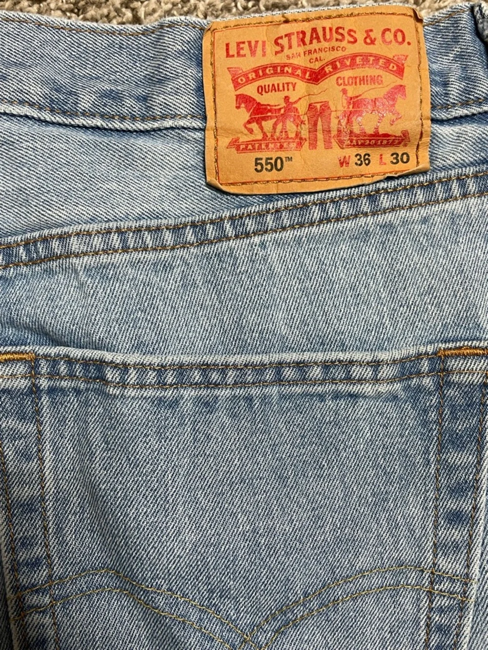 Levi's 550 Relaxed Fit Light Stonewash Denim Jeans Size 36x30 Casual Dad Jeans